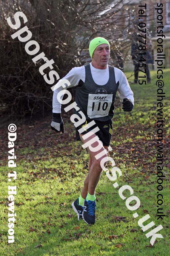 Morpeth Harriers 11k Road Race on New Year's Day. Photo: David T. Hewitson/Sports for All Pics